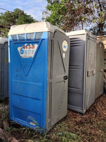 Toilettes chimique et en panneau sandwich