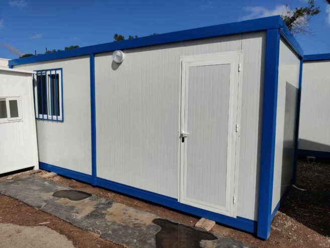 Toilettes chimique et en panneau sandwich