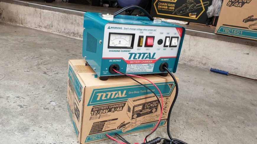 CHARGEUR DE BATTERIE