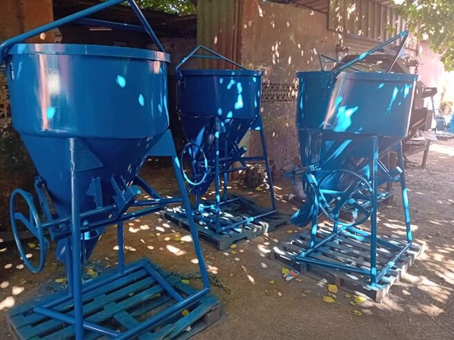 Seau a beton a goulotte laterale 500l pour grue