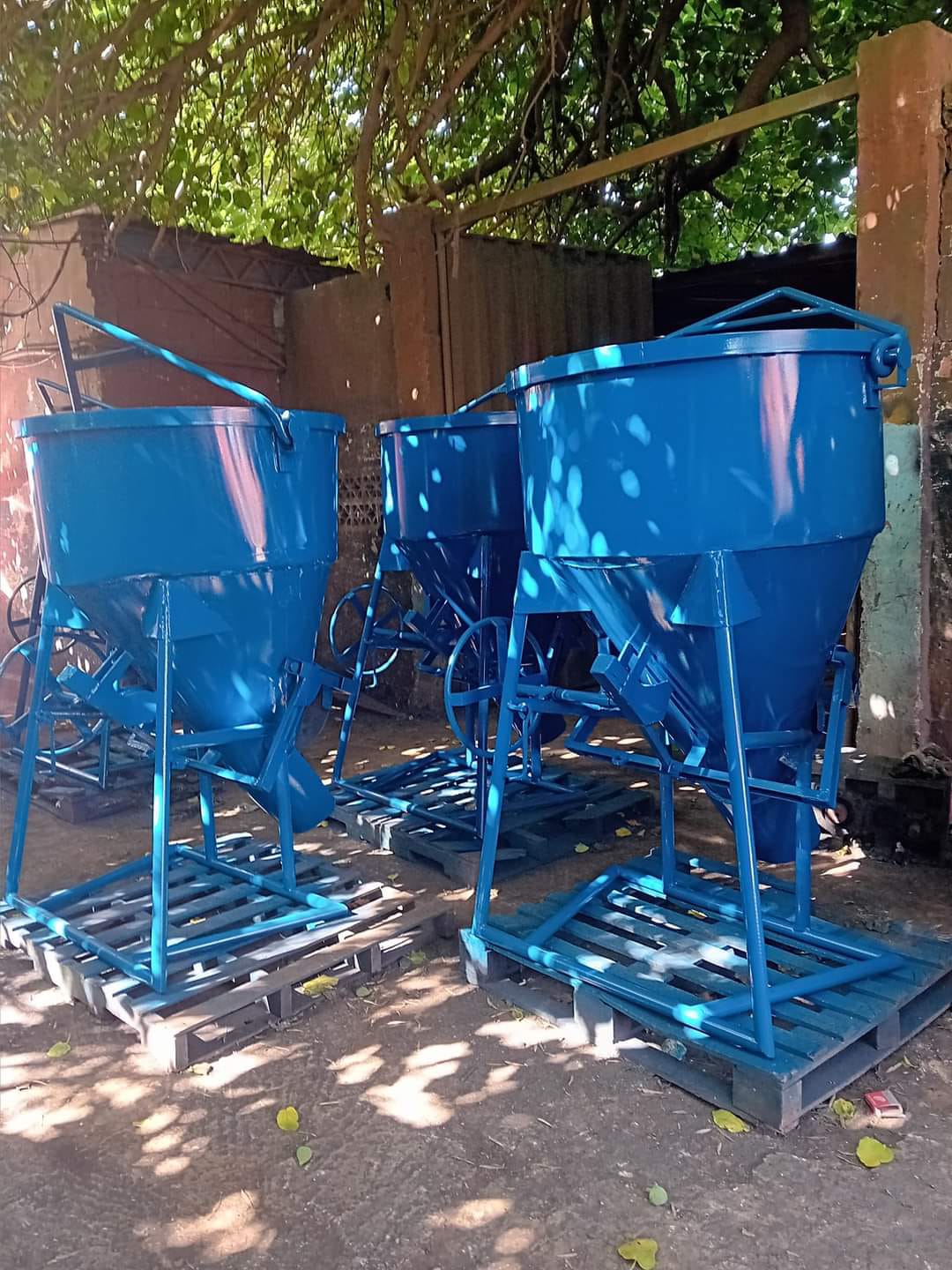 Seau a beton a goulotte laterale 500l pour grue