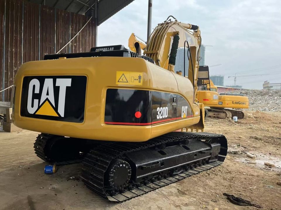 cater 320 D