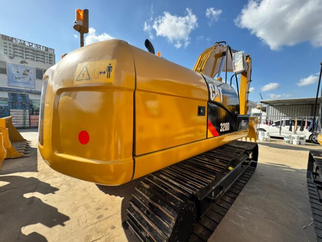 CAT 320D
