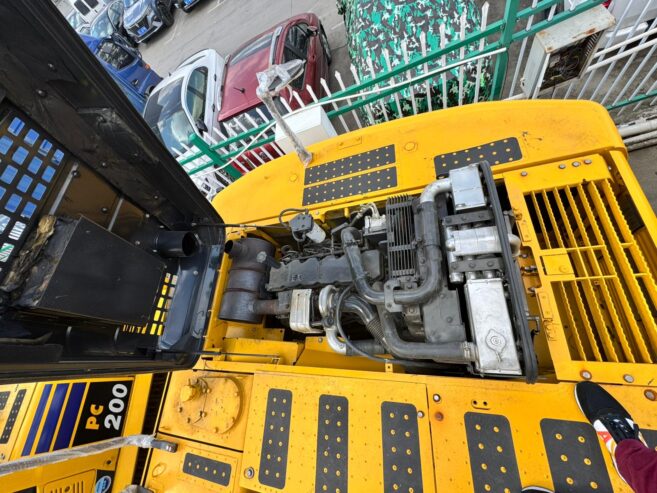 Komatsu PC200
