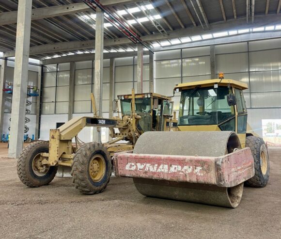 Location Niveleuse et compacteur